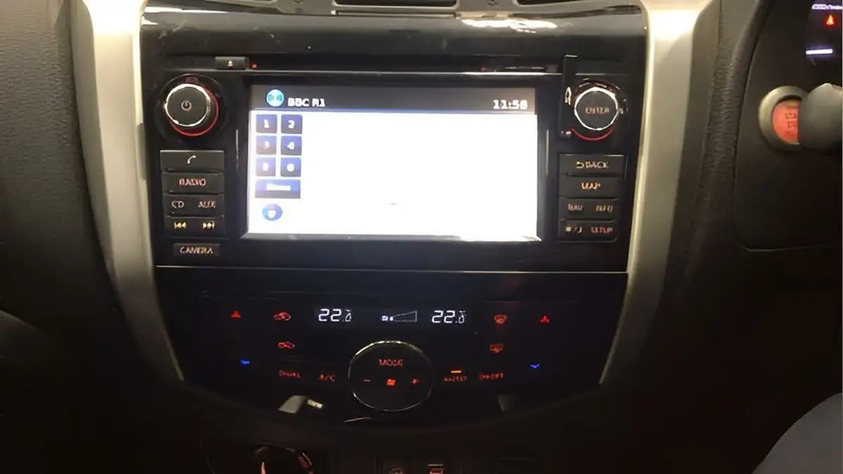 2018-nissan-navara-23dci-tekna-auto-big-4
