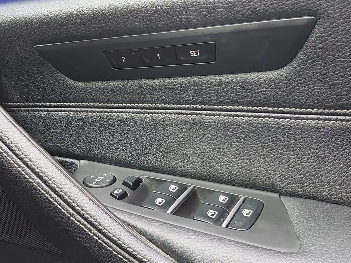 2019-bmw-5-series-20-530e-se-auto-big-32