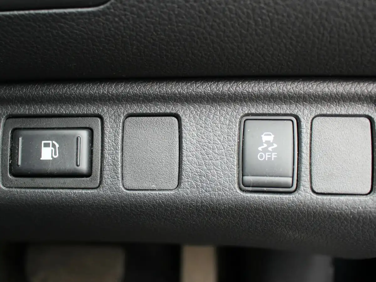 2021-nissan-navara-23dci-tt-tekna-8-navileather-auto-big-59