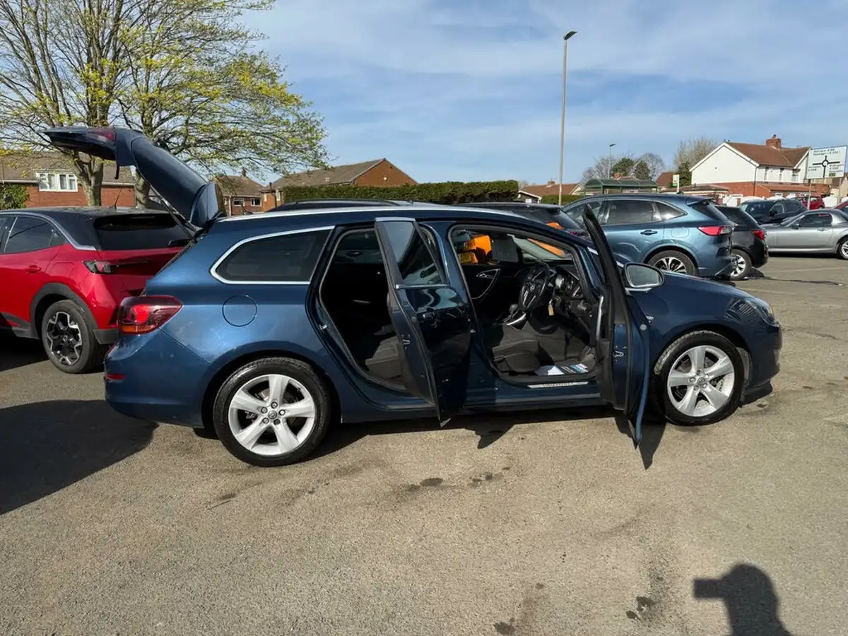 2011-vauxhall-astra-16-sri-16v-vvt-115ps-auto-big-6