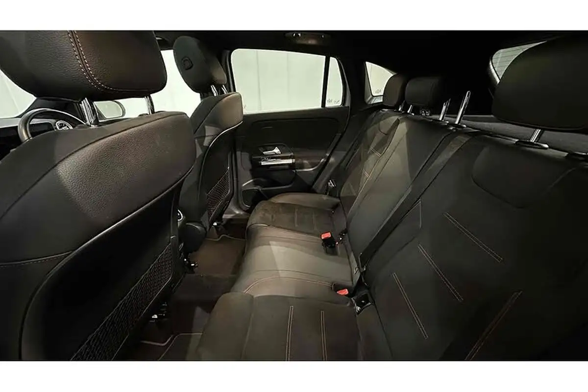 2020-mercedes-benz-gla-class-20d-gla-220d-amg-line-premium-plus-big-30