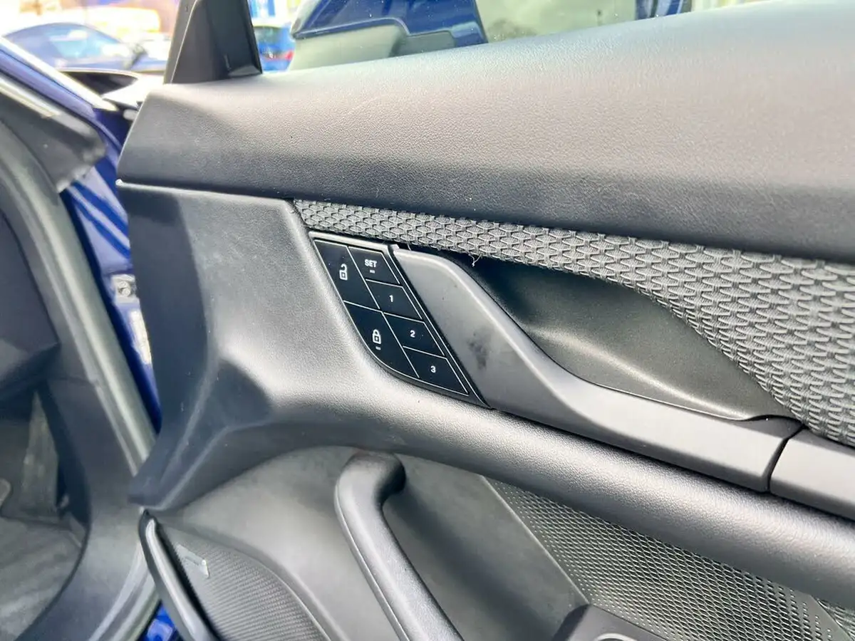 2022-porsche-taycan-e-4s-cross-turismo-big-21