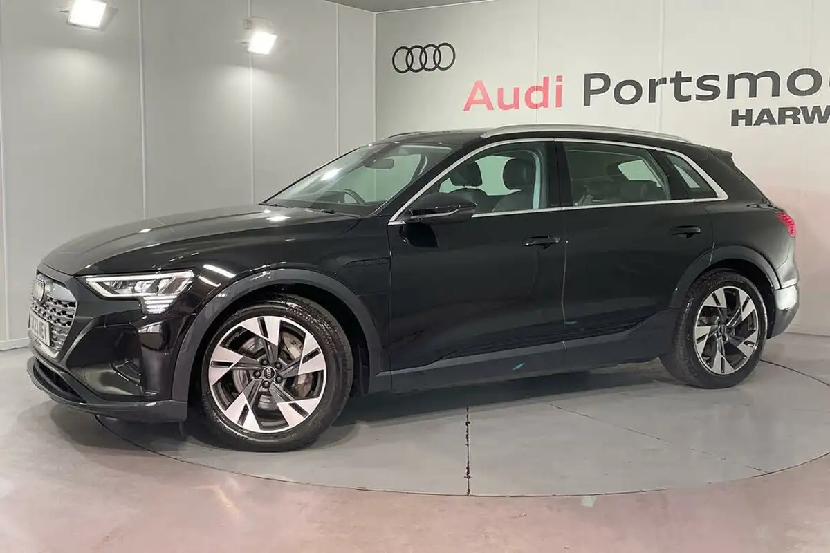 2023-audi-q8-e-tron-50e-sport-suv-big-4