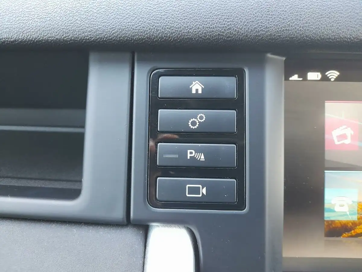 2018-land-rover-discovery-sport-20-si4-se-tech-big-28