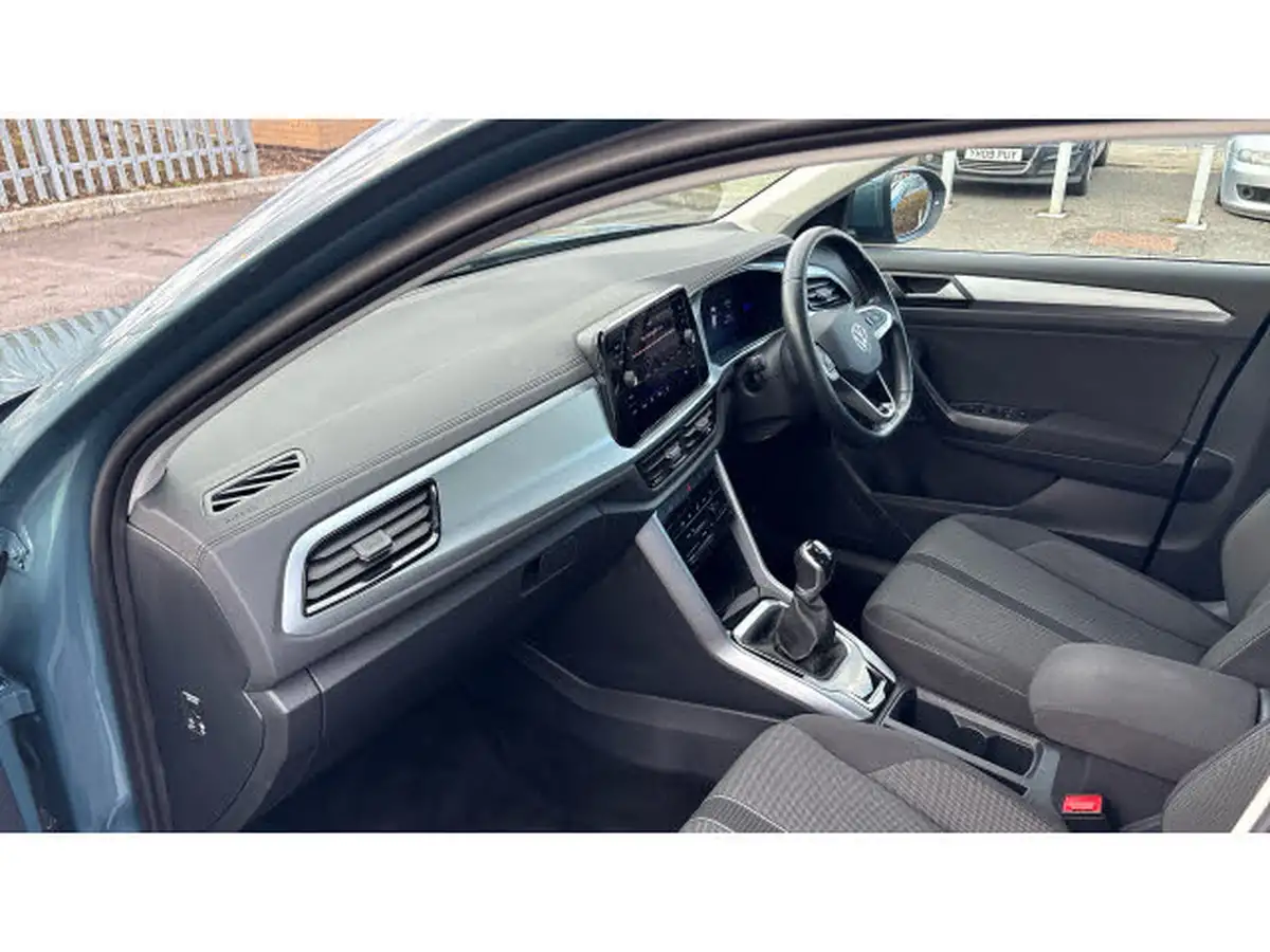2022-volkswagen-t-roc-10-tsi-life-big-1