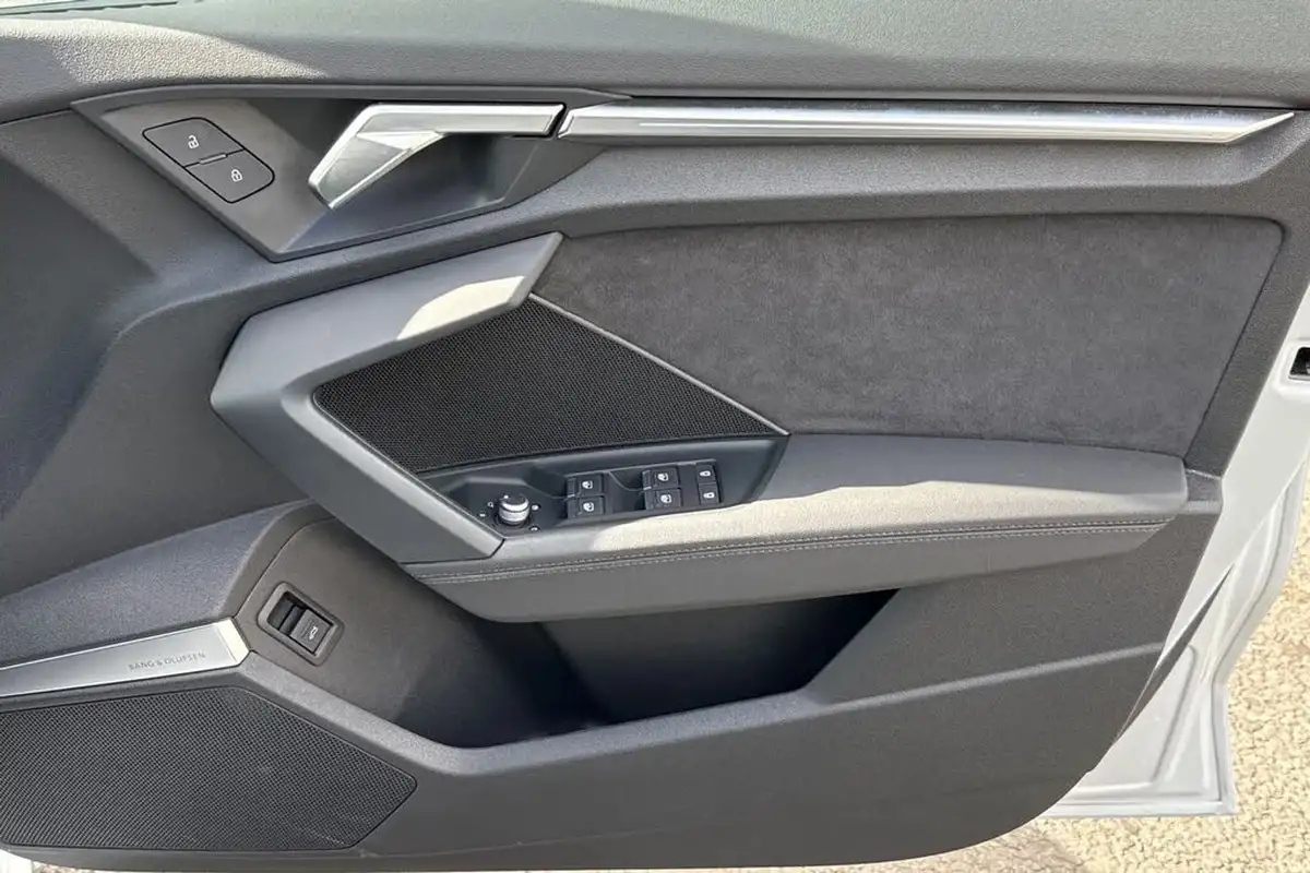 2022-audi-rs3-25-tfsi-carbon-black-saloon-4d-big-27