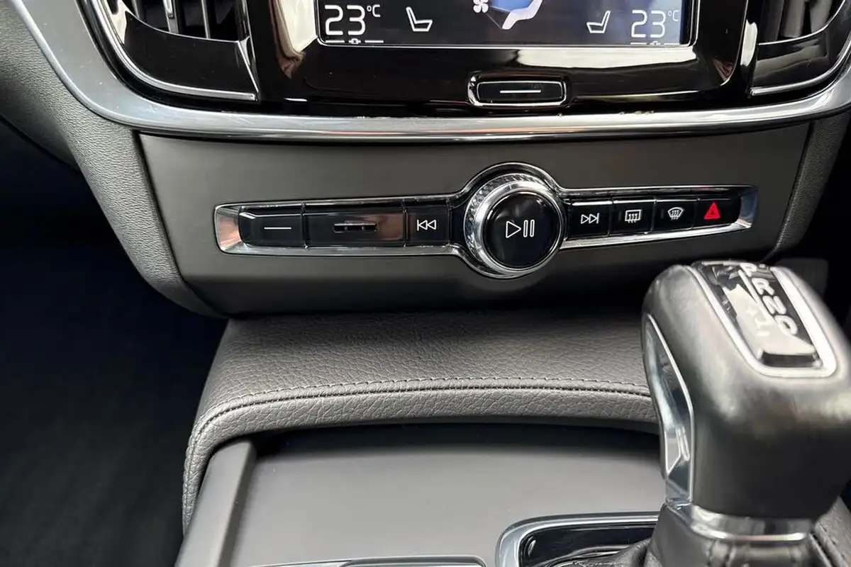 2019-volvo-v90-20-t4-momentum-pro-big-55