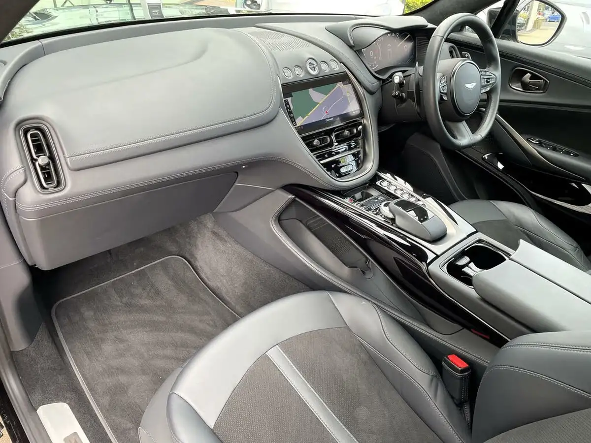 2024-aston-martin-dbx-40-v8-big-35