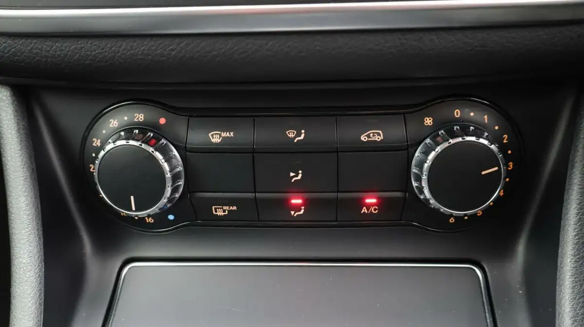 2019-mercedes-benz-gla-class-16-gla-180-urban-edition-ss-7g-dct-big-12