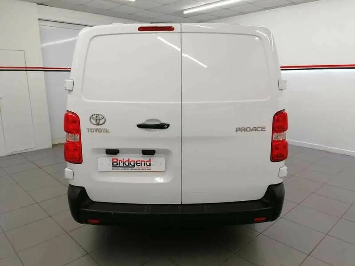 2021-toyota-proace-20d-icon-long-120hpeu6dt-e-panel-big-4
