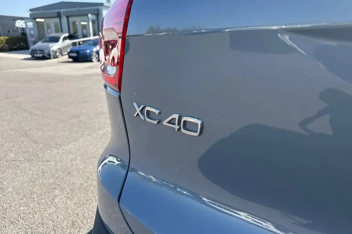 2020-volvo-xc40-15-t3-r-design-big-32