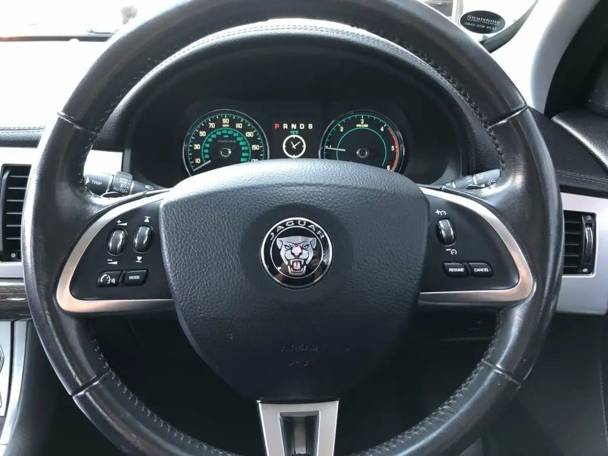2015-jaguar-xf-22td-luxury-163ps-saloon-4d-big-30