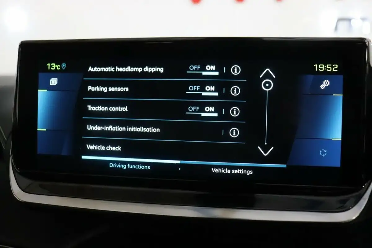 2021-peugeot-2008-suv-e-gt-premium-50kwh-big-20