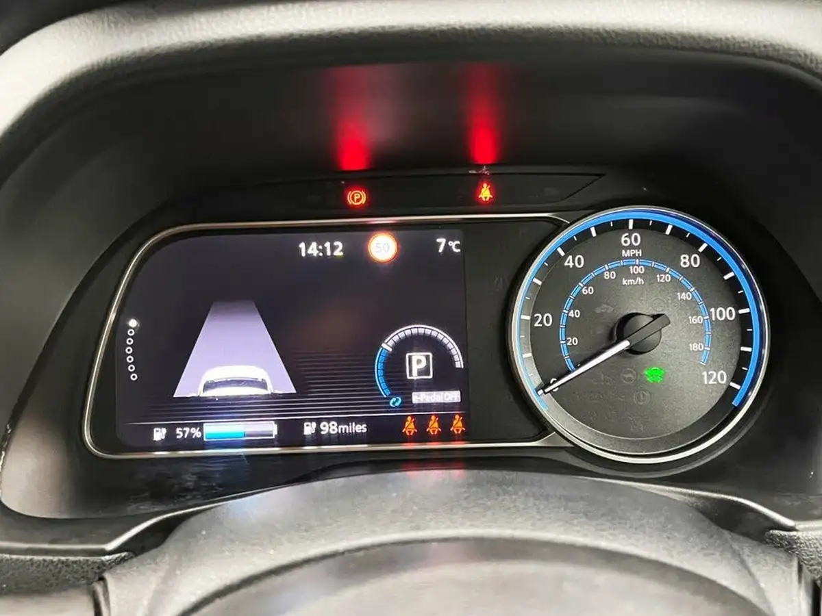 2020-nissan-leaf-e-e-tekna-big-19