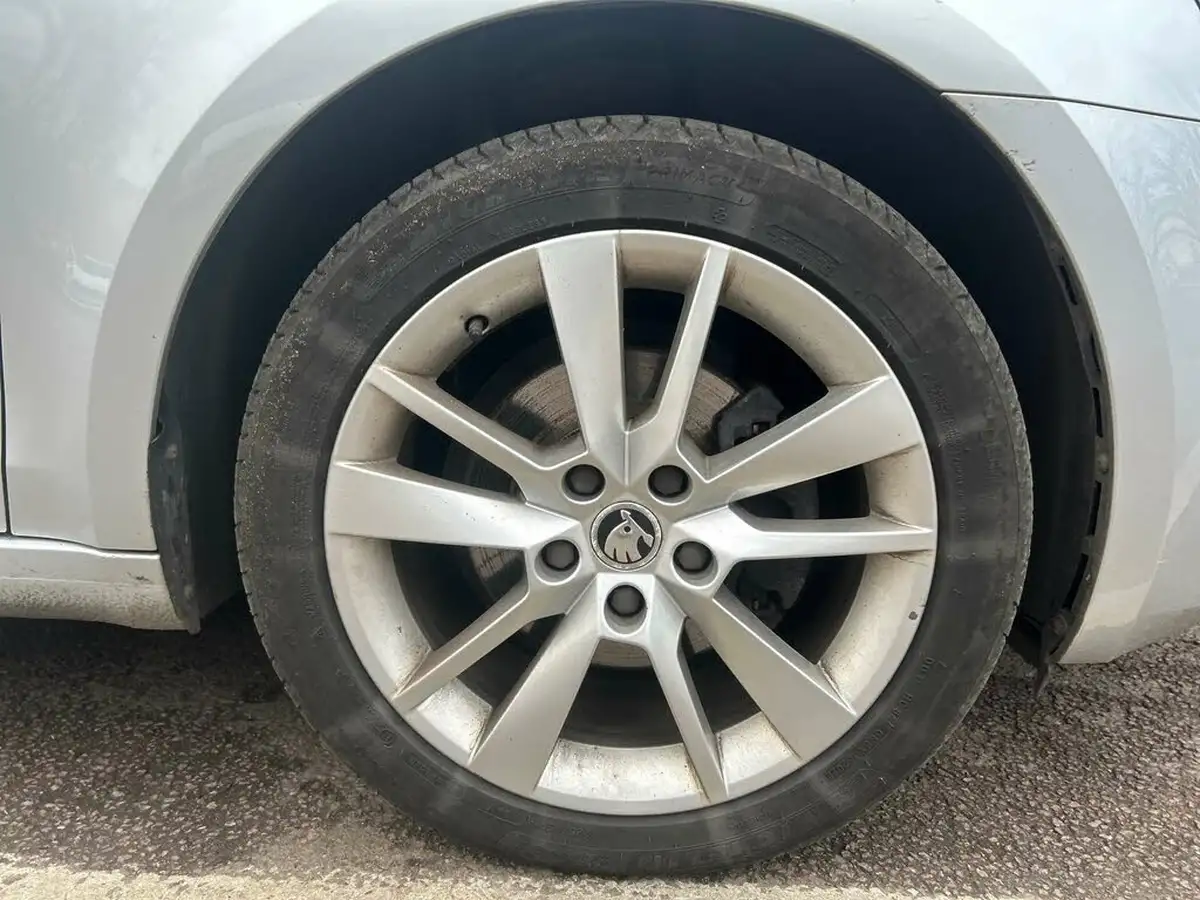 2018-skoda-octavia-20tdi-se-l-estate-dsg-big-33