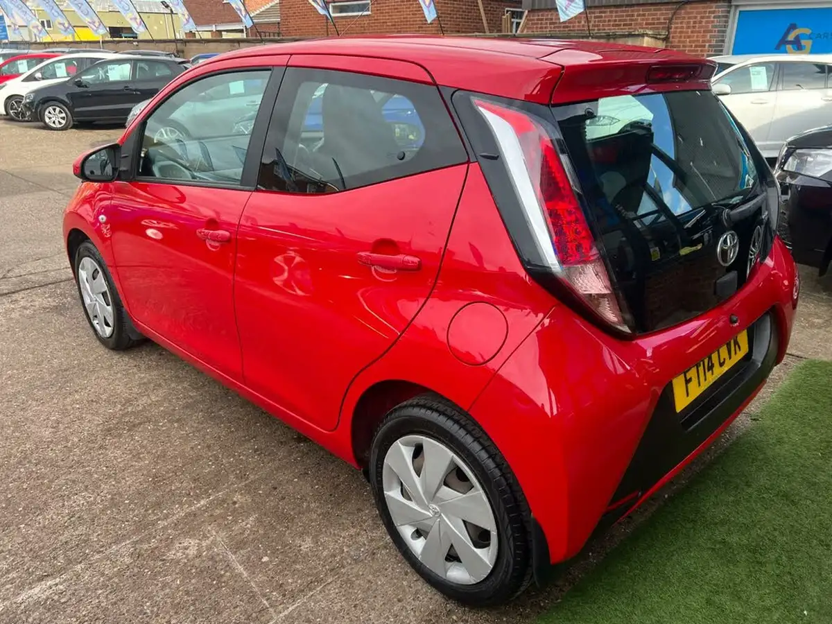 2014-toyota-aygo-10-vvt-i-x-play-5d-big-15
