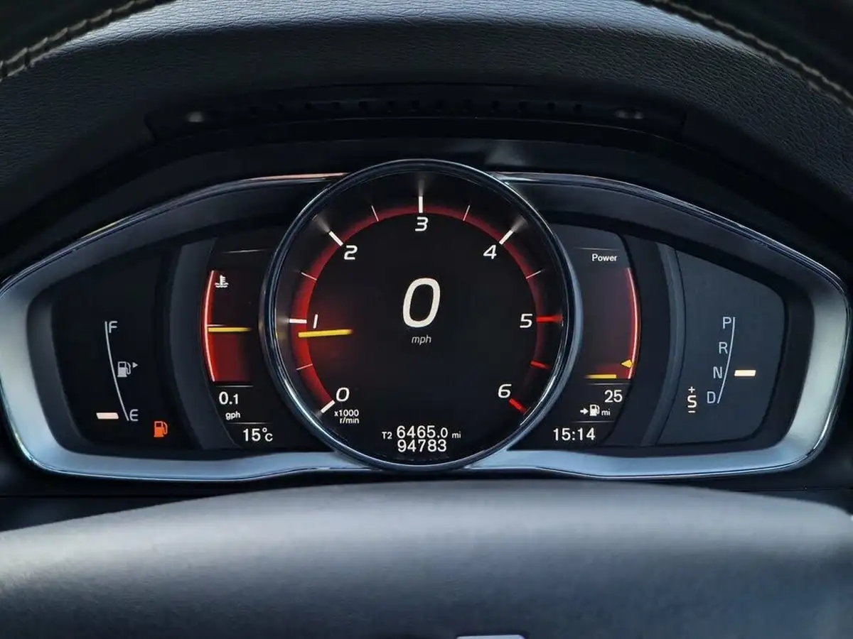 2017-volvo-v60-20td-d3-r-design-lux-geartronic-big-24