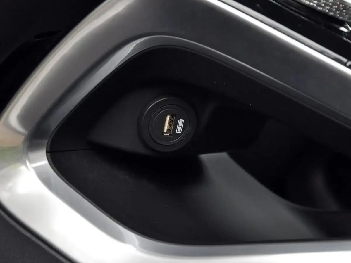 2021-jaguar-i-pace-ev400-se-big-26