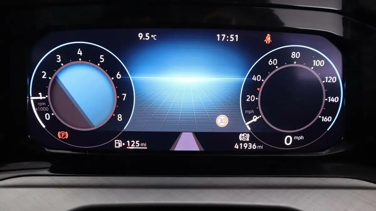2022-volkswagen-golf-15-tsi-life-130ps-hatchback-big-10