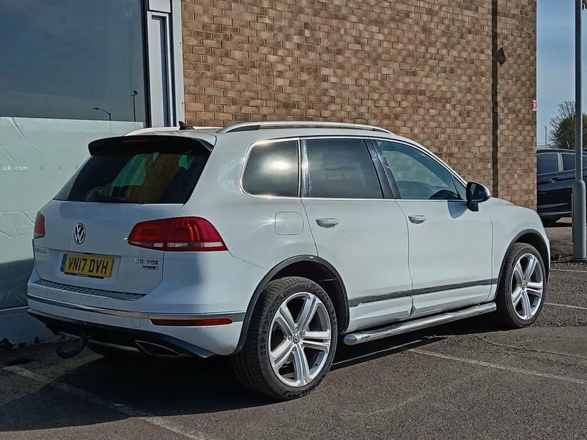 2017-volkswagen-touareg-30tdi-r-line-plus-262ps-bmtss-2967cc-big-4