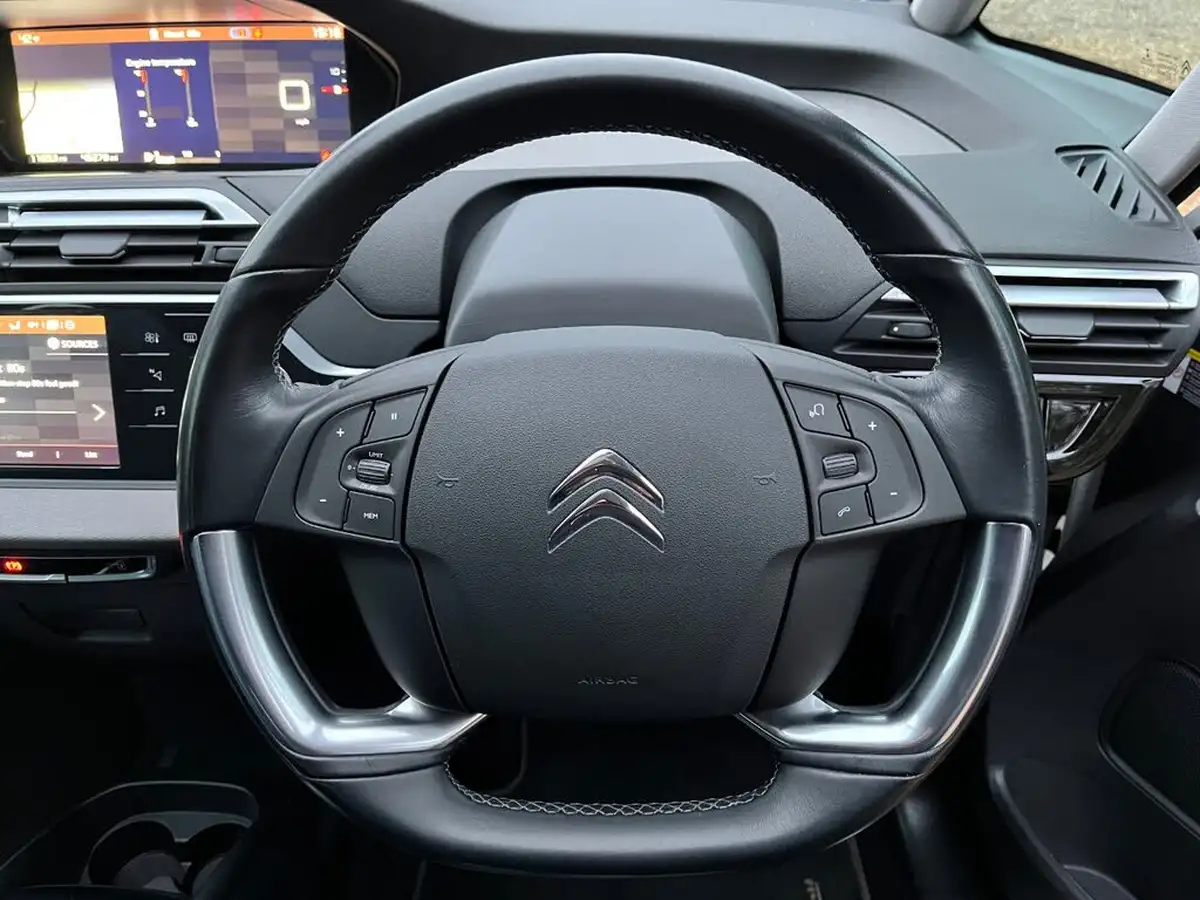 2017-citroen-c4-picasso-16bluehdi-feel-big-25
