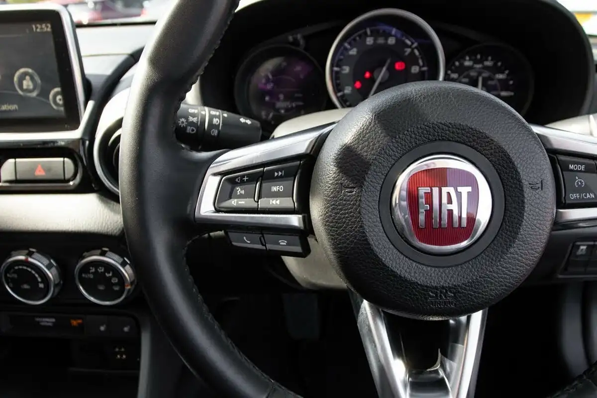 2018-fiat-124-14-multiair-124-spider-lusso-big-18