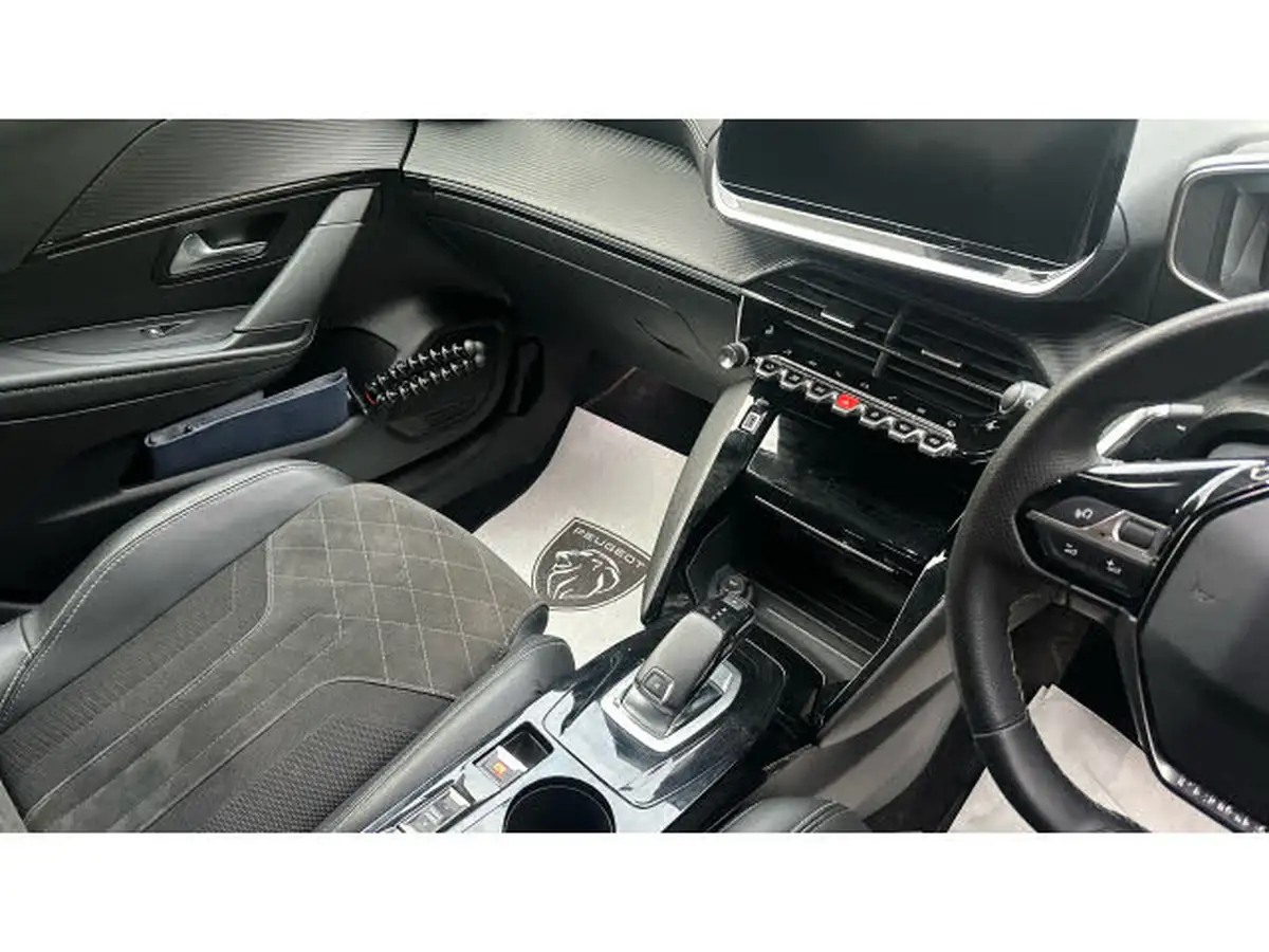 2021-peugeot-208-12-puretech-gt-premium-100bhp-eat8-big-13