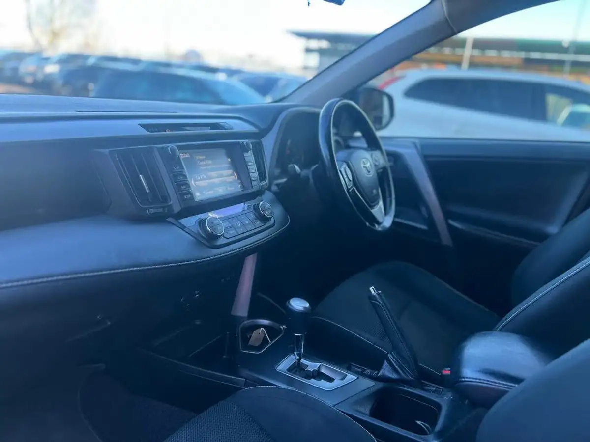 2018-toyota-rav4-25-vvt-i-icon-tech-big-29