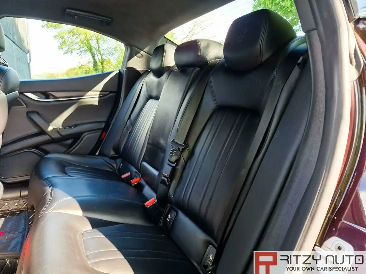 2017-maserati-ghibli-30td-big-19
