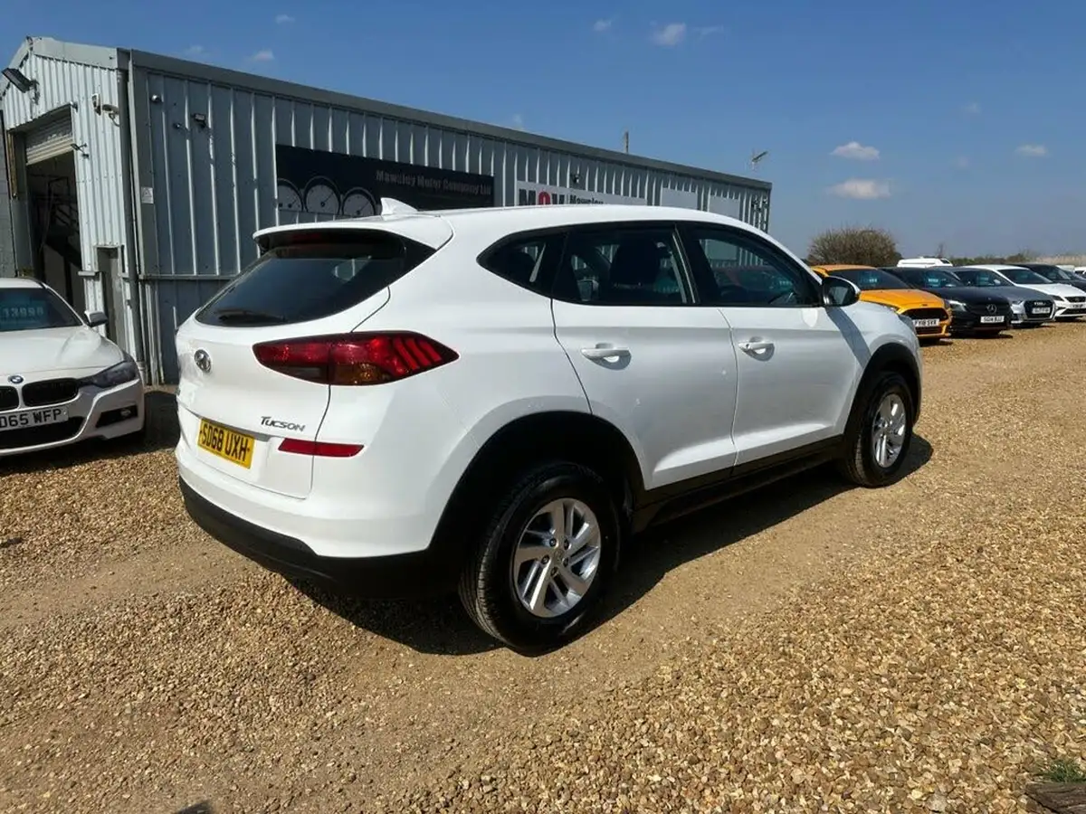 2018-hyundai-tucson-16-gdi-s-connect-big-2