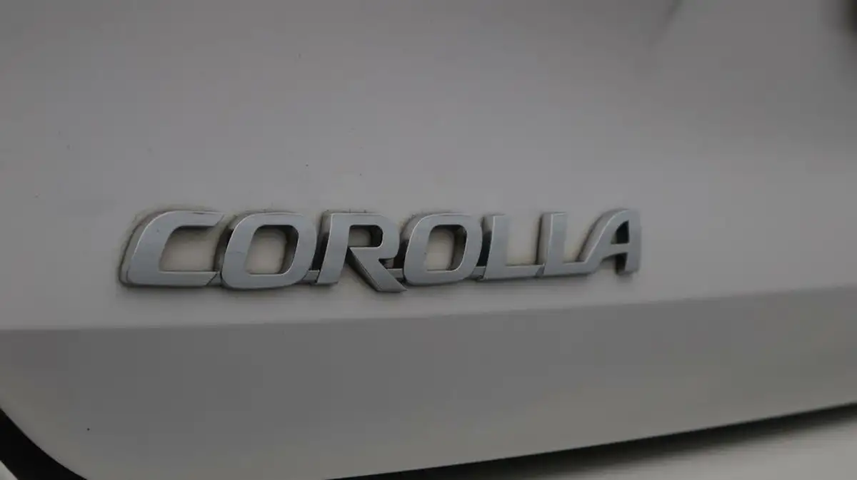 2021-toyota-corolla-18-vvt-i-design-trk-hatchback-5d-big-21