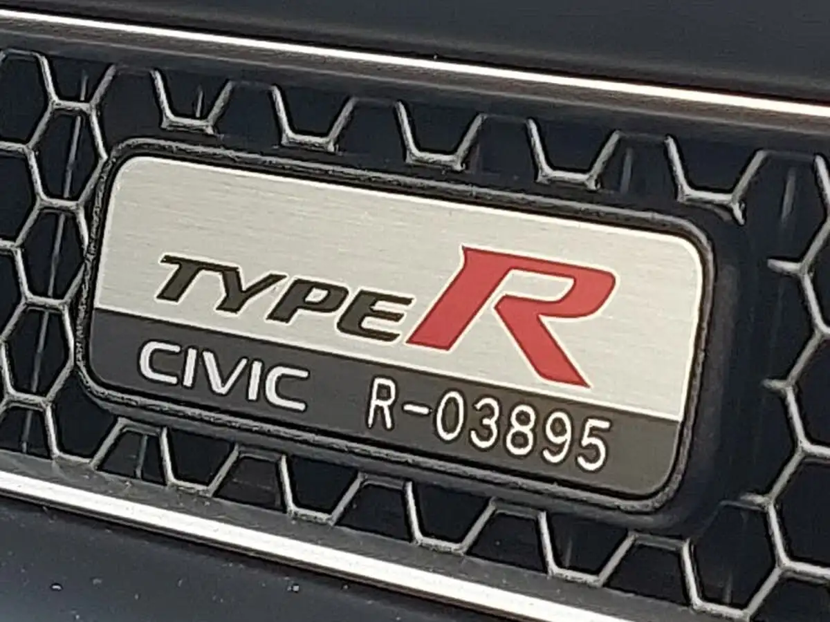 2023-honda-civic-20-i-vtec-type-r-big-13