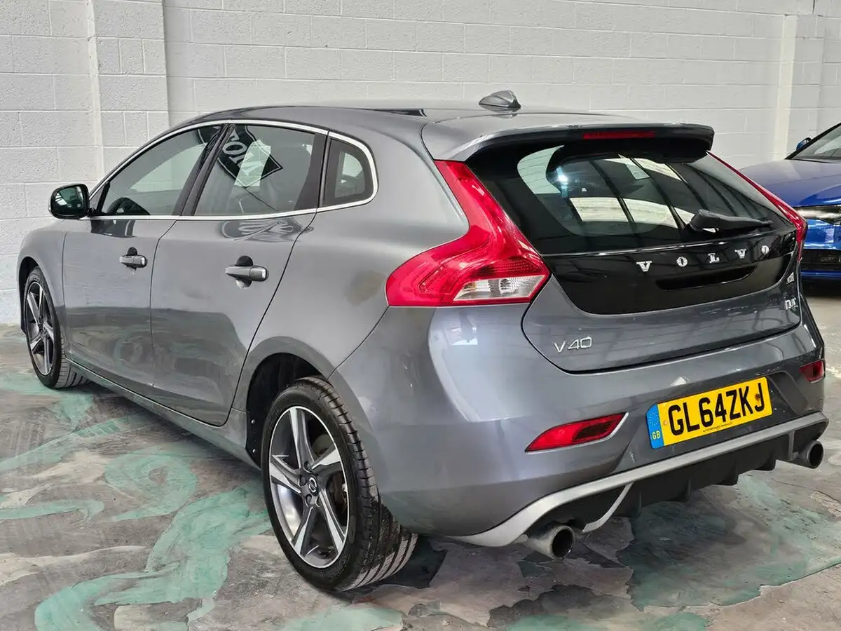 2015-volvo-v40-20td-d4-r-design-nav-big-6