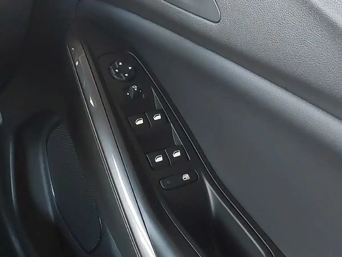 2021-vauxhall-grandland-x-12-griffin-big-9