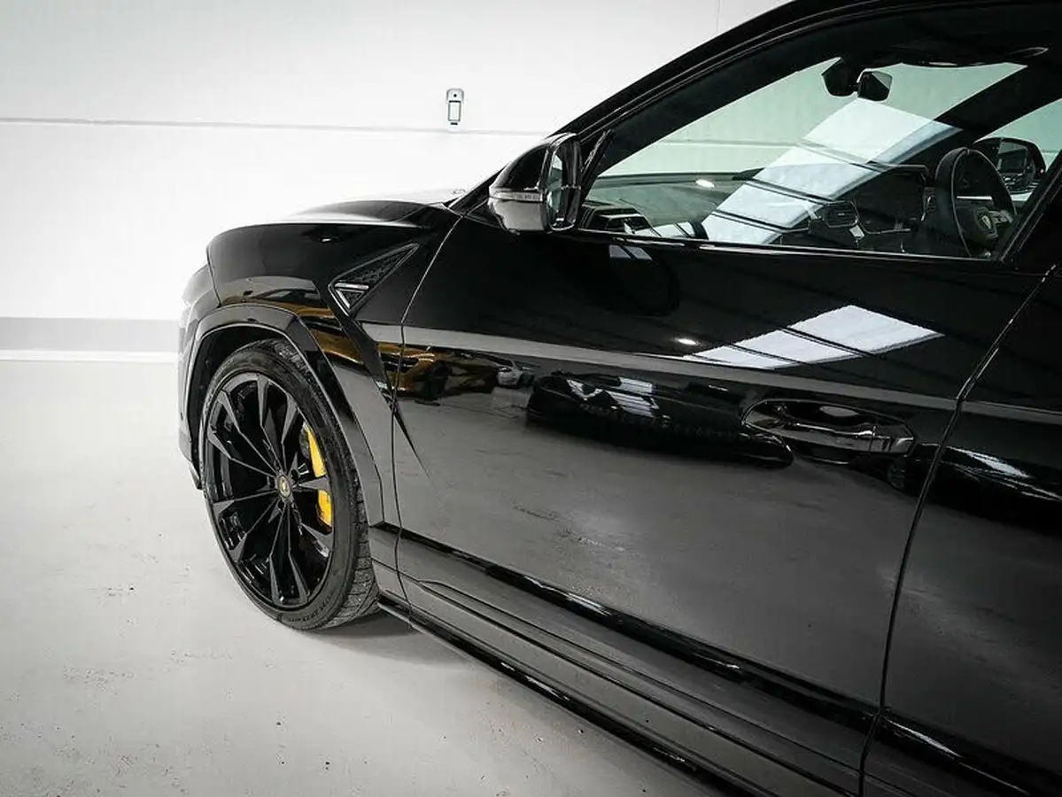 2022-lamborghini-urus-40-no-trim-big-24