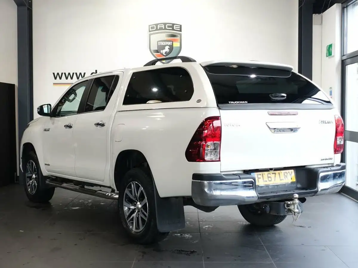 2017-toyota-hi-lux-24d-invincible-auto-big-5