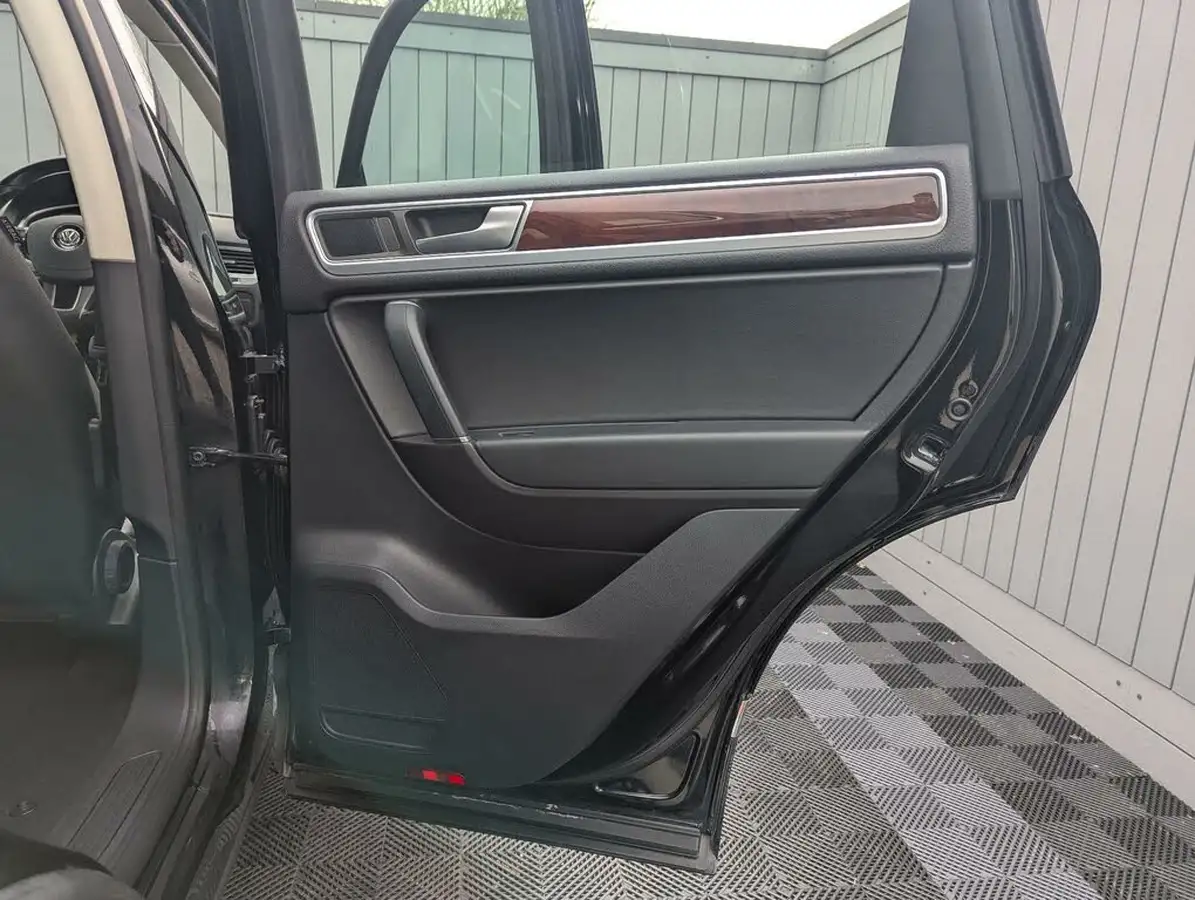 2015-volkswagen-touareg-30tdi-se-204ps-2970cc-big-35