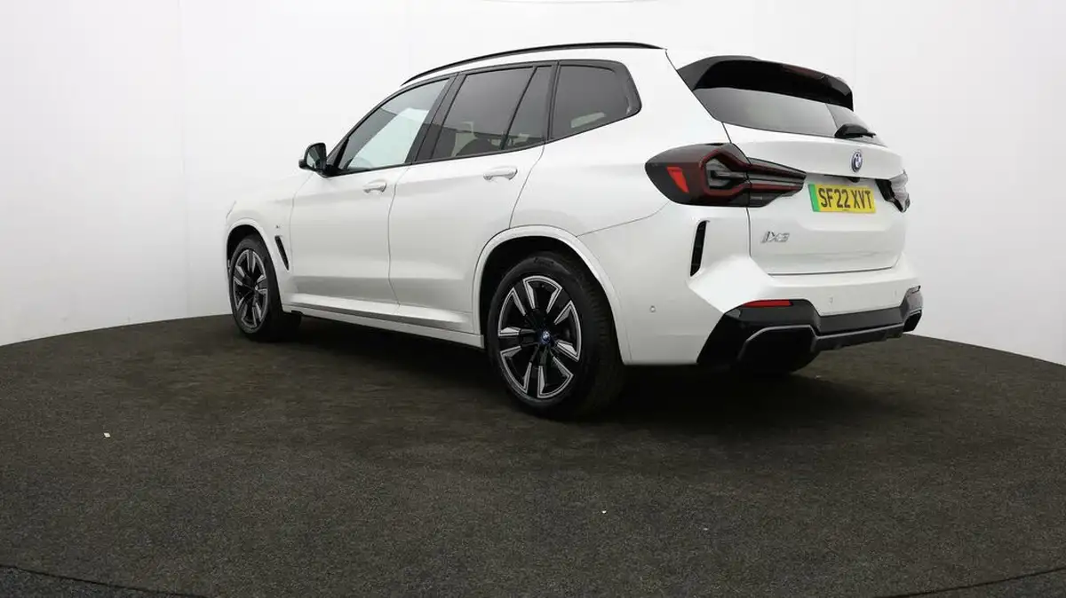2022-bmw-ix3-e-m-sport-big-69
