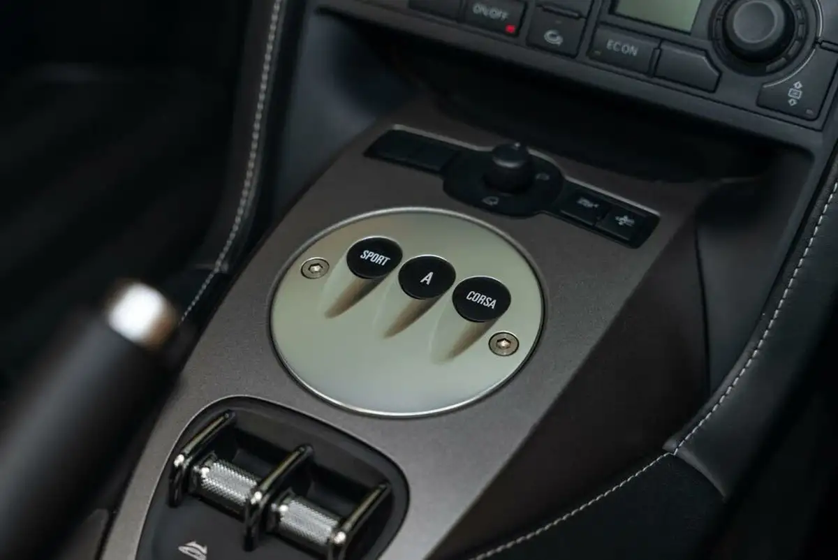 2012-lamborghini-gallardo-52-lp560-4-spyder-big-21