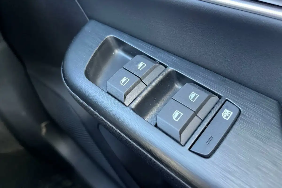 2025-mg-zs-suv-15-trophy-big-15