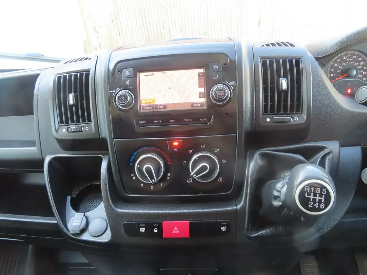 2020-peugeot-boxer-22-bluehdi-professional-335-l2-h2-big-30