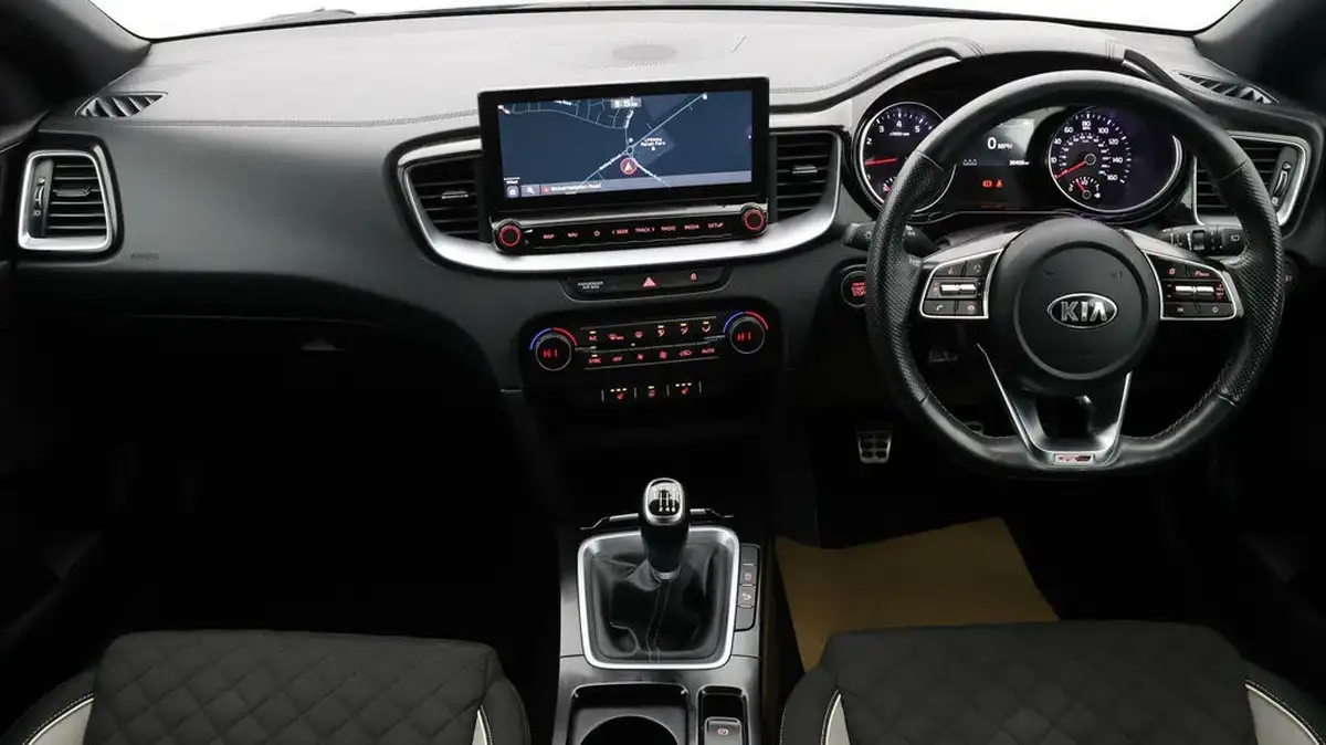 2021-kia-pro-ceed-15-t-gdi-gt-line-big-12