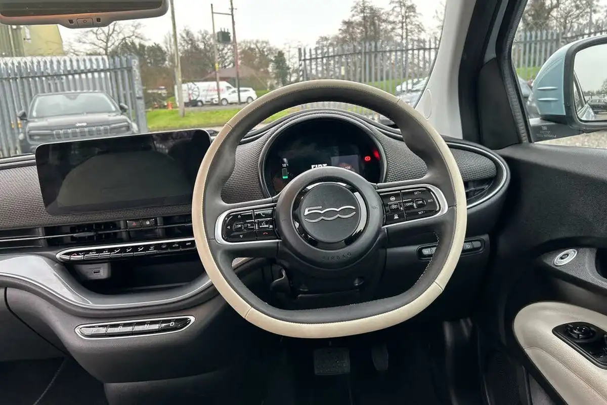 2021-fiat-500-e-la-prima-big-16