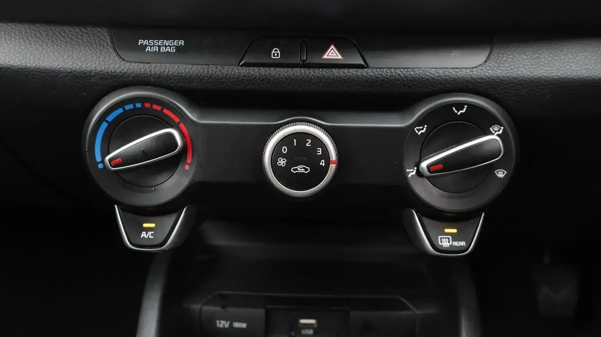 2022-kia-stonic-10-t-gdi-2-big-12