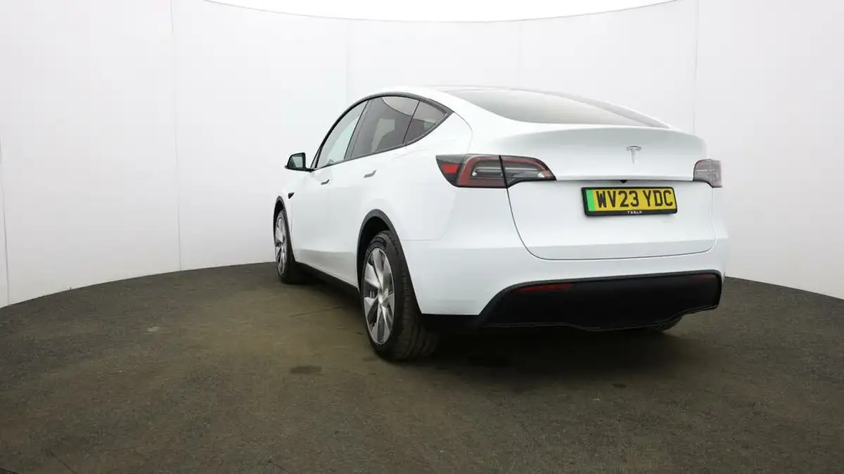2023-tesla-model-y-e-rwd-big-23