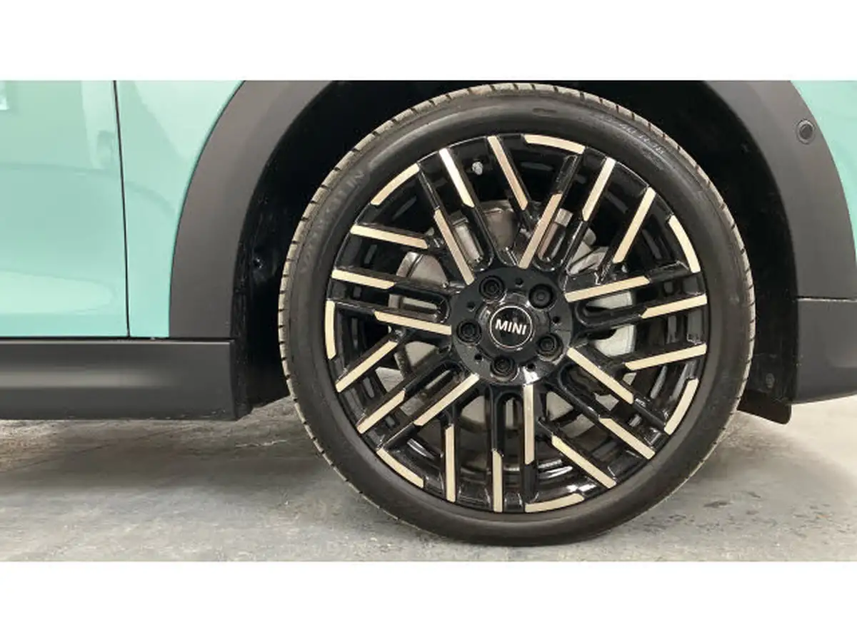 2024-mini-cooper-15-cooper-c-exclusive-3d-big-13