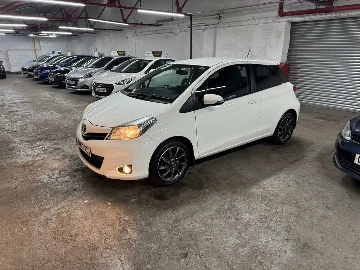2012-toyota-yaris-133-trend-3d-big-53