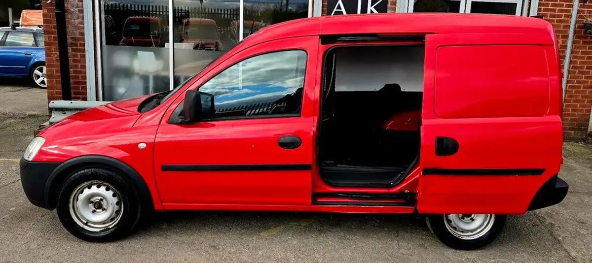 2011-vauxhall-combo-13td-1700-panel-big-10