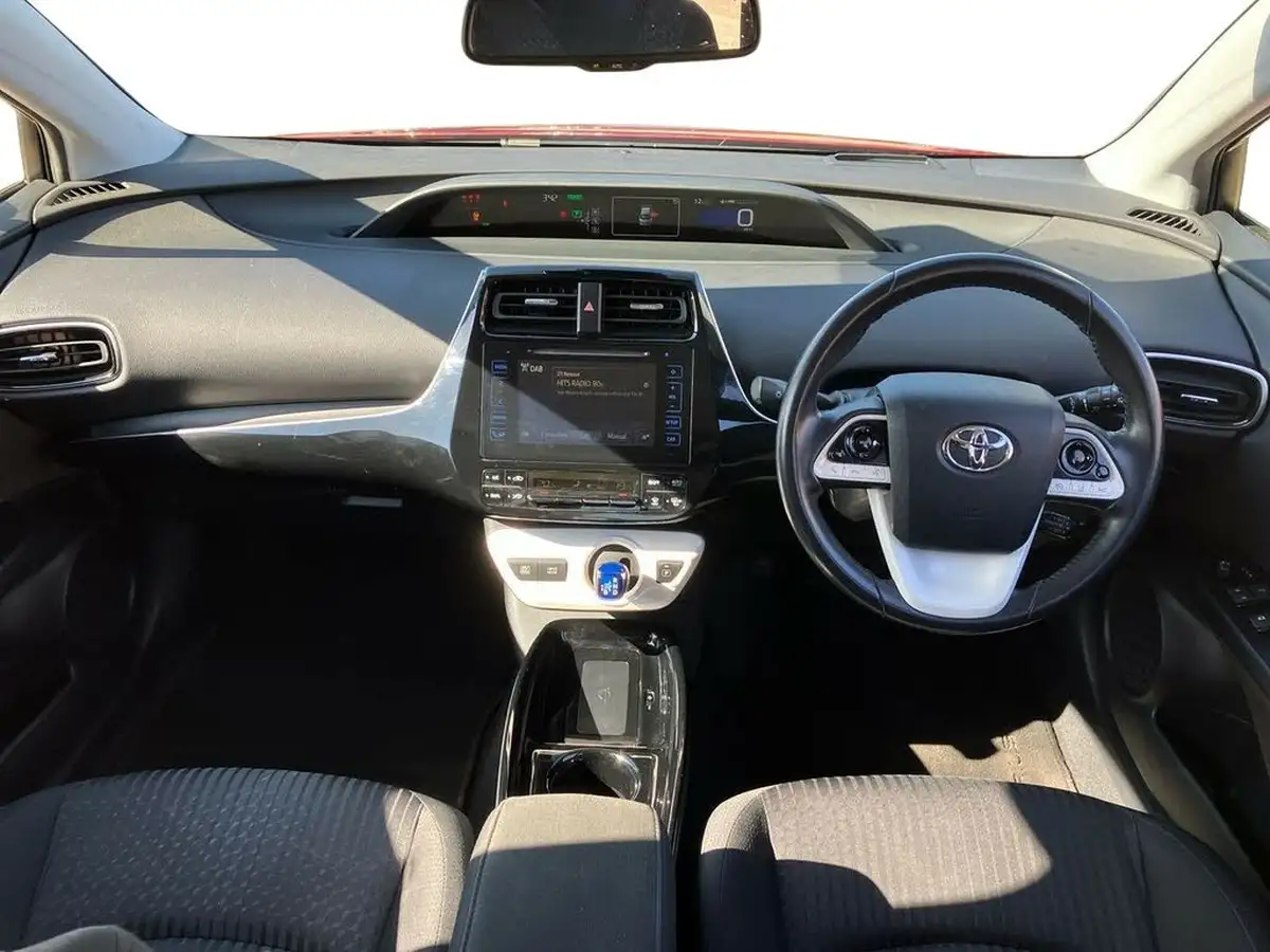 2017-toyota-prius-18-vvt-i-business-edition-trk-big-8