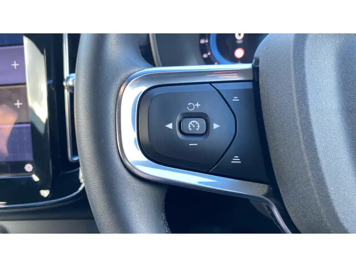 2021-volvo-xc40-e-twin-recharge-big-17
